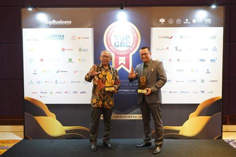 Bank Jatim Boyong Dua Penghargaan Sekaligus Dalam Ajang Top Grc Awards