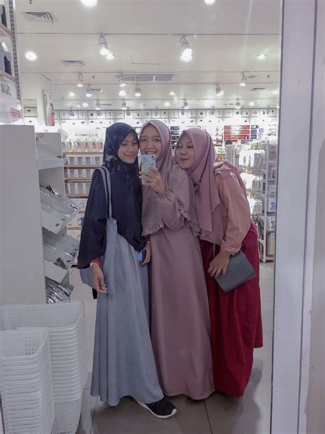 Mirrorselfie Mode Wanita Model Pakaian Muslim Wanita