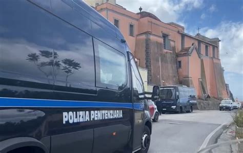 Le Detenute Trasferite Da Pozzuoli A Lauro Per Il Terremoto In Sciopero