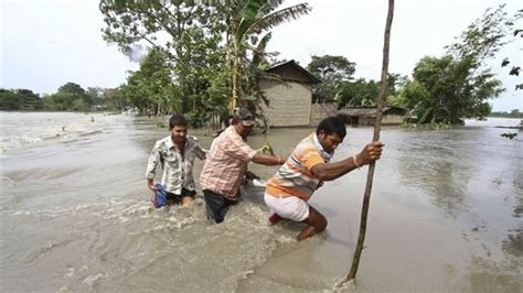 Floods And Landslides In Indian States Kill 21 Bbc News