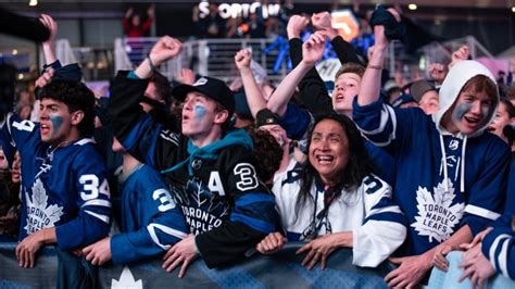 Maple Leafs Fans Have High Hopes As Toronto Lives To See Another Playoff Game Cbc News