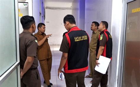 Penyidik Kejaksaan Geledah Ruang Bpkd Aceh Barat