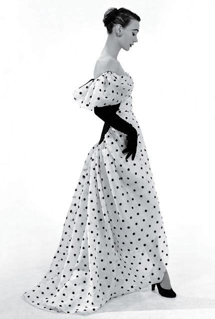 Balenciaga El Maestro De La Alta Costura Madlynn Minimal Vestidos