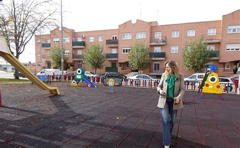 El Ayuntamiento De Santa Marta Renueva El Parque Infantil De La Avenida