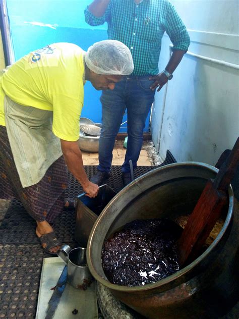 The delectable Calicut Halwa • Puliyogare Travels