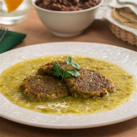 Tortitas De Lenteja En Salsa Verde Camino Buena Vida