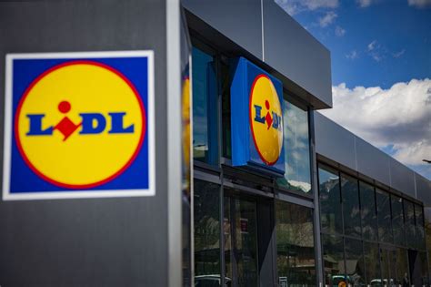 Un magazin LIDL a interzis accesul copiilor și adolescenților și a