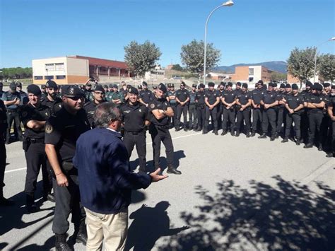 Policías y guardias civiles piden medallas a Interior por el operativo