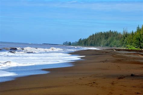 Waimea Beach | Kauai.com