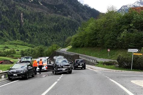 Mitlödi GL Heftige Auffahrkollision ohne Verletzte