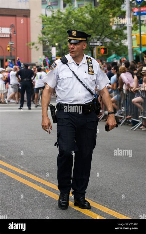 NYPD Captain patrolling a New York City street Stock Photo - Alamy