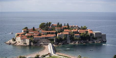 Udaranje po ušima Posle dve godine Sveti Stefan otvoren za posete