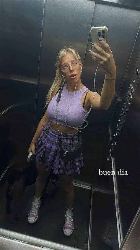 Nati Jota La Rompi X Con Su Look Colegiala Y Una Micro Bikini Para