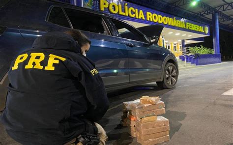 Ba Dupla é Flagrada Transportando Mais De 18 Kg De Drogas Em Carro E