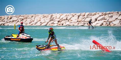 Campionato Del Mondo Di Motosurf Adrenalina Pura A Rodi Garganico