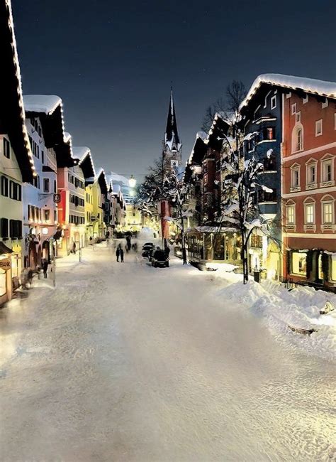 Kitzbuhel Town - Glockenspiel Kitzbuhel Tourismus / Kitzbühel is a ...