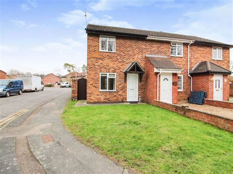 2 Bed End Terrace House To Rent In Orchis Grove Badgers Dene Grays