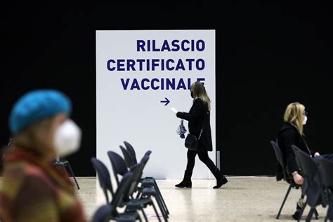 Certificato Di Vaccinazione Il Governo Tarda Le Regioni Fanno Da Sole