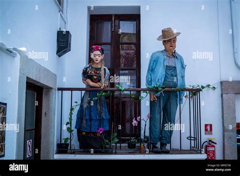 Diego Rivera and Frida Kahlo figures on balcony, Diego Rivera Museum ...