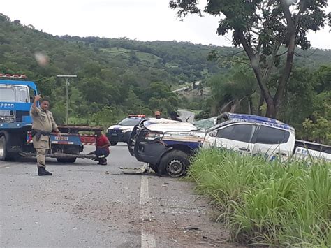 Policial militar fica ferido após tentar desviar de animal e capotar