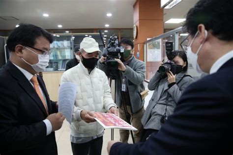 서해 피격 공무원 유가족 국방부 중국어선 선명·선종·톤수 등 공개해야 파이낸셜뉴스