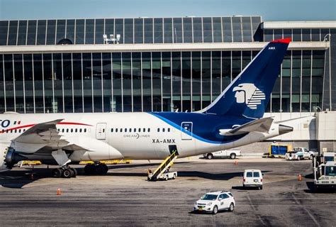 Pilotos de Aeroméxico aceptan recorte salarial de 15 y reducción de