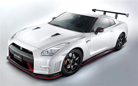 Pictures Nissan GT-R Nismo R35 White automobile 1920x1200