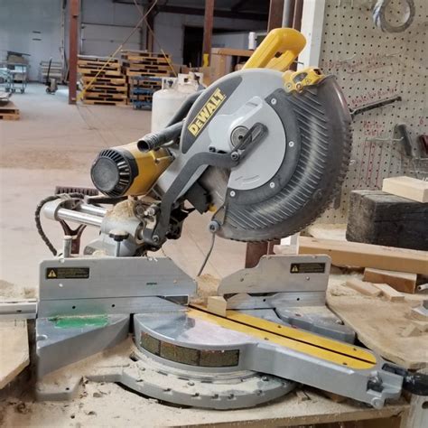 Used Dewalt Dw718 12 Inch Double Bevel Sliding Compound Miter Saw