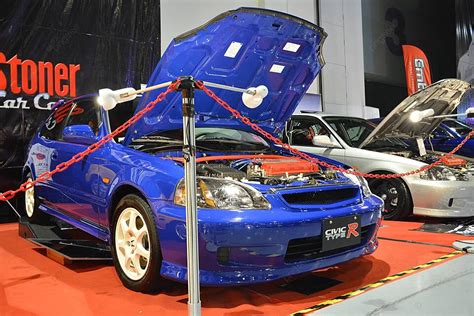 Fondo Un Honda Civic Exhibido En La 25ª Exhibición De Deportes Trans En