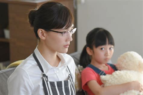 綾瀨遙主演的熱播日劇《繼母與女兒的藍調》，收視率已正式打敗《月薪嬌妻》