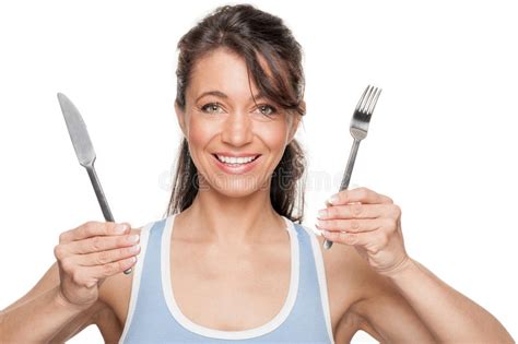 Mujer Con La Fork Y El Cuchillo Foto De Archivo Imagen De Placa