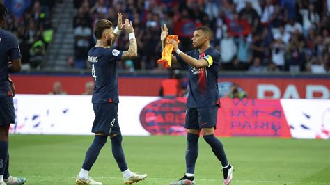 Psg And Retiring Messi In Emotional Duel Against Clermont Foot