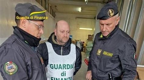 Blitz Della Guardia Di Finanza Sequestrati 267mila Prodotti