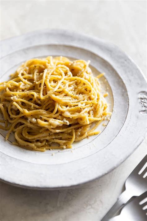 Easy 4 Ingredient Cacio E Pepe Recipe A Sassy Spoon