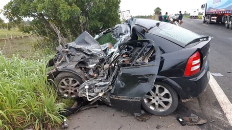 Três Pessoas Morrem E Uma Fica Ferida Em Acidente Entre Carro E