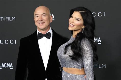 El Fundador De Amazon Jeff Bezos Y Su Novia Lauren Sánchez Se Han