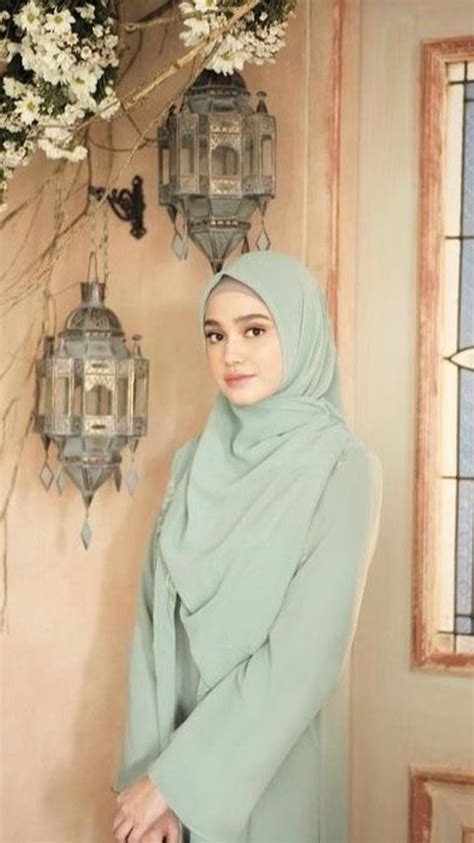 Tampil Memesona Dengan Gamis Serba Hitam Intip Potret Shenina Cinnamon