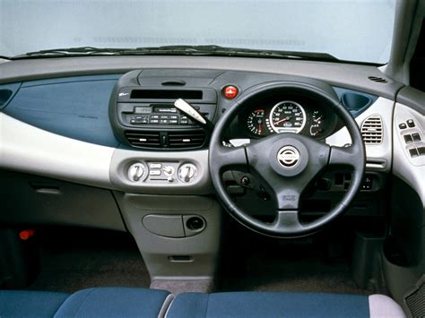 Nissan Almera Tino Specs Photos