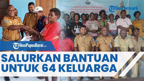 Dinsos Manokwari Selatan Salurkan Bansos Untuk Keluarga Agus Saiba