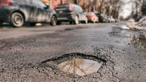 5 Common Road Hazards and How to Avoid Them