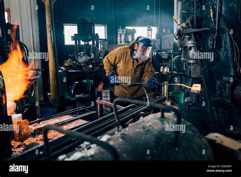 Shaping Hot Metal Hi Res Stock Photography And Images Alamy
