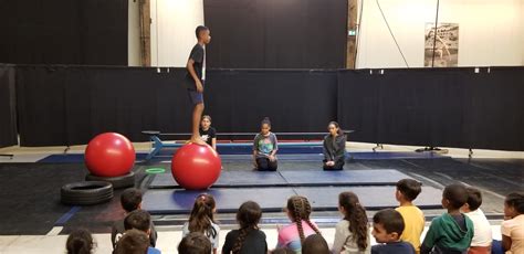 Représentation de cirque des 5C Collège Henri Barnier