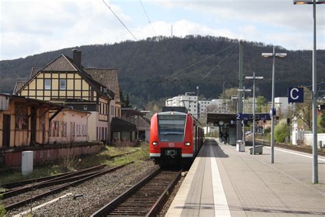 EIN Triebzug Der S Bahn Hannover Am 13 04 2011 In Springe Bahnbilder De