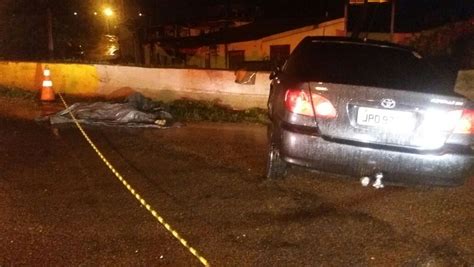 Motorista morre e passageiro fica ferido após veículo colidir contra