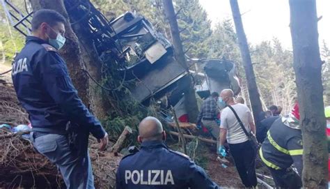 Tragedia Sul Lago Maggiore Precipita Cabina Funivia Stresa Mottarone