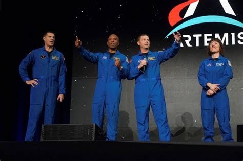 La Nasa D Voile Le Nom Des Quatre Astronautes Qui Iront Autour De La