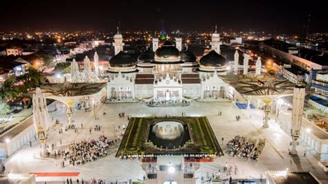 Wisata Religi Di Masjid Raya Baiturahman Kampung Baru Baiturrahman