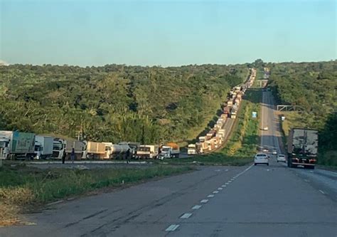 Acidente na Serra de São Vicente deixa BR 364 congestionada Primeira