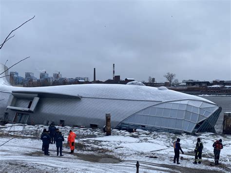 В Санкт-Петербурге тонет плавучий ресторан «Серебряный кит» — Медиапалуба