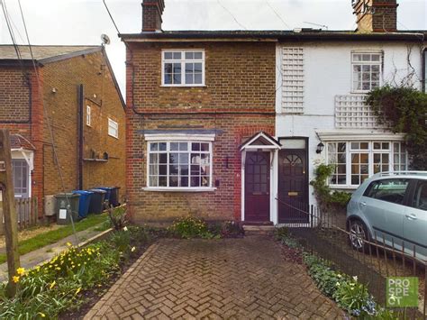 3 Bed Semi Detached House To Rent In Apsley Cottages Lower Road